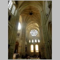 Mello, Transept, vue nord-sud, photo Pierre Poschadel, Wikipedia.JPG
